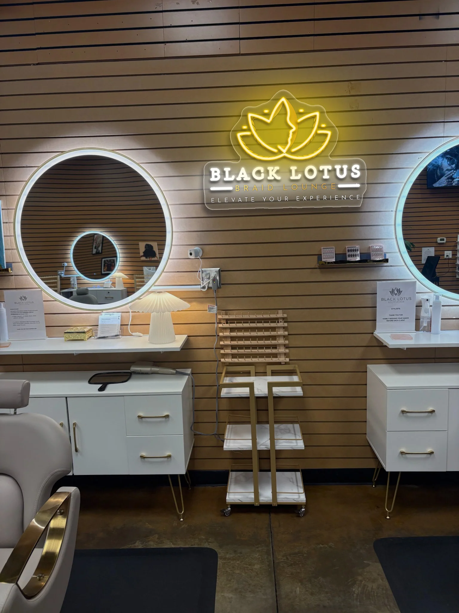 BLACK LOTUS BRAID LOUNGE EMBLEM – Premium Neon Artwork