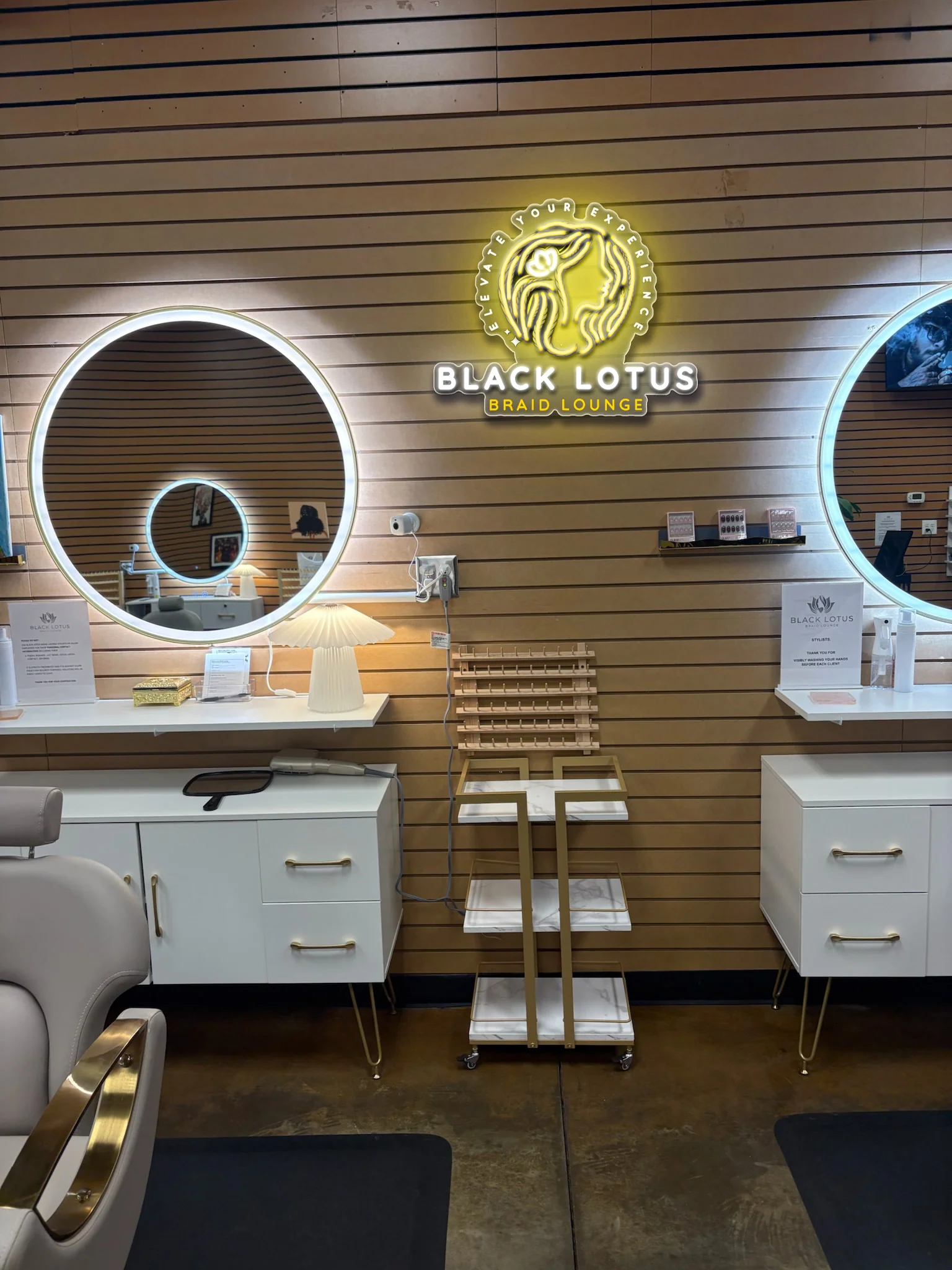 BLACK LOTUS BRAID LOUNGE – Premium Neon Artwork